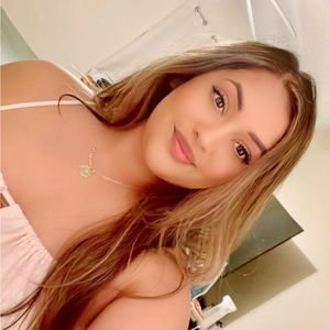 Meet your Posher, Ana